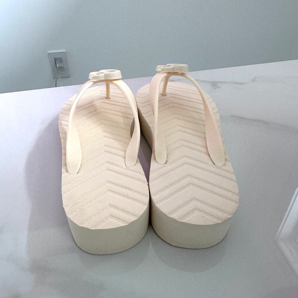 Chevron Logo Thong Flip Flop Sandals 7 - Picture 4 of 5